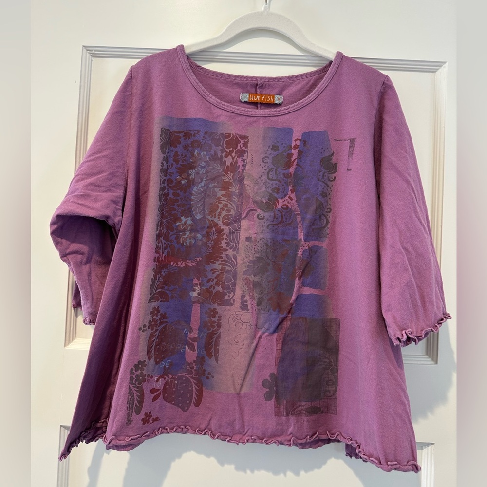 Blue Fish Cafe Tee in Orchid